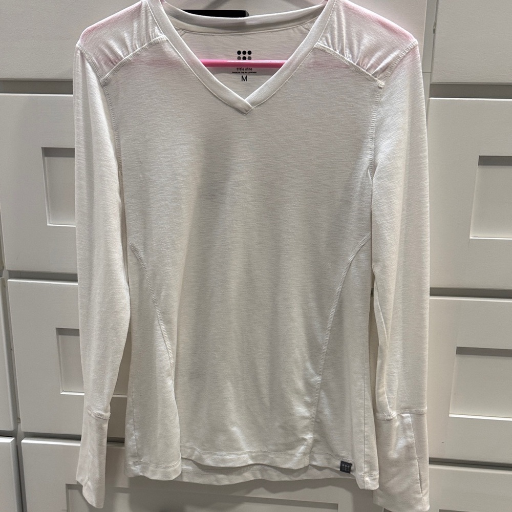 Title Nine white Long Sleeve Top matahari fabric